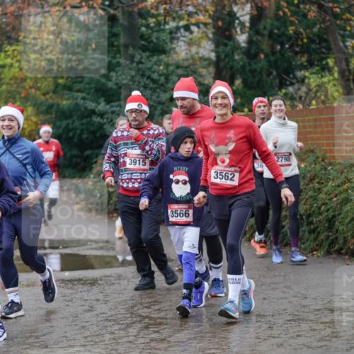 07.12.2025 - St. Pauli X-Mass-Run No. 15 Michael Burmester http://msf.ph/oto/9407542 07.12.2025 11:24:58 Laufen 5, 3568, 3915, 15, 3566, 6, 2798, 36, 3562 meine-sportfotos.de
