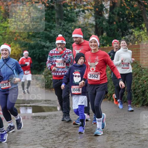 07.12.2025 - St. Pauli X-Mass-Run No. 15 Michael Burmester http://msf.ph/oto/9407545 07.12.2025 11:24:58 Laufen 00, 3915, 15, 3568, 15, 3572, 3562, 3566, 2798 meine-sportfotos.de