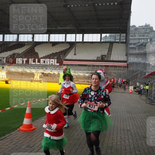 07.12.2025 - St. Pauli X-Mass-Run No. 15 Fabian Wolf http://msf.ph/oto/9407547 07.12.2025 11:05:40 Ziel 199, 831, 1046, 1049, 1196, 1311, 1840, 1841, 2006, 2254, 2884 meine-sportfotos.de