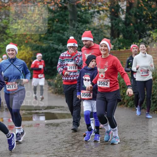 07.12.2025 - St. Pauli X-Mass-Run No. 15 Michael Burmester http://msf.ph/oto/9407548 07.12.2025 11:24:58 Laufen 3568, 3572, 391, 3915, 3562, 5, 3566, 43, 2798 meine-sportfotos.de