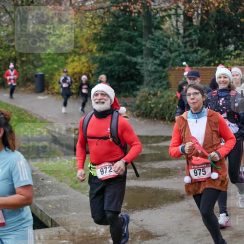 07.12.2025 - St. Pauli X-Mass-Run No. 15 Michael Burmester http://msf.ph/oto/9407555 07.12.2025 09:42:04 Laufen 972, 975 meine-sportfotos.de