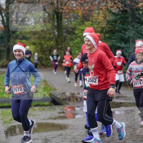 07.12.2025 - St. Pauli X-Mass-Run No. 15 Michael Burmester http://msf.ph/oto/9407557 07.12.2025 11:24:59 Laufen 15, 3572, 3562, 3914, 356, 3676 meine-sportfotos.de