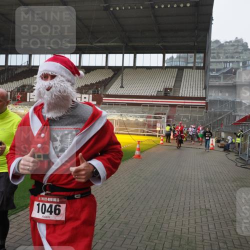 07.12.2025 - St. Pauli X-Mass-Run No. 15 Fabian Wolf http://msf.ph/oto/9407568 07.12.2025 11:05:41 Ziel 199, 831, 932, 1046, 1049, 1092, 1196, 1840, 1841, 2006, 2254, 2884 meine-sportfotos.de