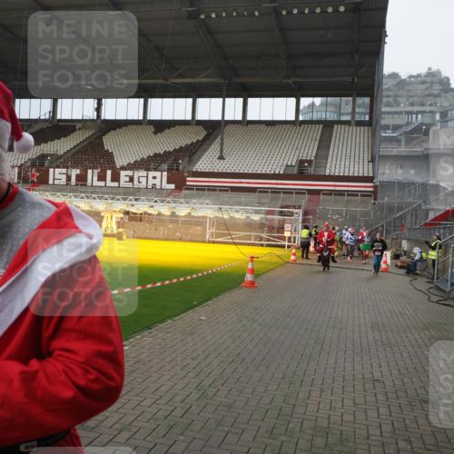 07.12.2025 - St. Pauli X-Mass-Run No. 15 Fabian Wolf http://msf.ph/oto/9407571 07.12.2025 11:05:42 Ziel 199, 831, 924, 925, 932, 1046, 1049, 1092, 1196, 1840, 1841, 2006, 2254, 2884 meine-sportfotos.de
