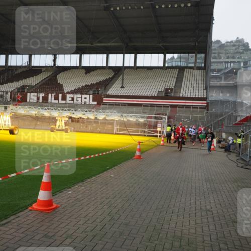 07.12.2025 - St. Pauli X-Mass-Run No. 15 Fabian Wolf http://msf.ph/oto/9407574 07.12.2025 11:05:42 Ziel 199, 831, 924, 925, 932, 1046, 1049, 1092, 1196, 1840, 1841, 2006, 2254, 2884 meine-sportfotos.de