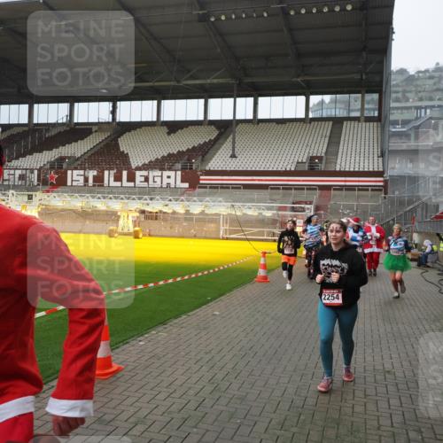 07.12.2025 - St. Pauli X-Mass-Run No. 15 Fabian Wolf http://msf.ph/oto/9407596 07.12.2025 11:05:47 Ziel 199, 831, 924, 925, 927, 929, 932, 973, 1046, 1049, 1092, 1196, 1208, 1428, 1432, 1840, 1841, 2006, 2254, 2884, 3272, 3278 meine-sportfotos.de