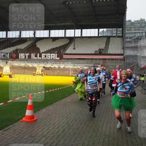 07.12.2025 - St. Pauli X-Mass-Run No. 15 Fabian Wolf http://msf.ph/oto/9407608 07.12.2025 11:05:51 Ziel 199, 298, 300, 659, 831, 924, 925, 927, 929, 932, 973, 1046, 1049, 1092, 1196, 1208, 1428, 1432, 1608, 2254, 2884, 3272, 3278 meine-sportfotos.de