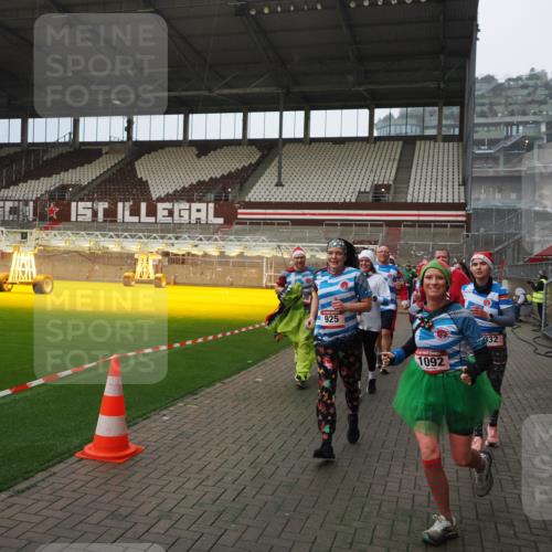 07.12.2025 - St. Pauli X-Mass-Run No. 15 Fabian Wolf http://msf.ph/oto/9407611 07.12.2025 11:05:51 Ziel 199, 298, 300, 659, 831, 924, 925, 927, 929, 932, 973, 1046, 1049, 1092, 1196, 1208, 1428, 1432, 1608, 2254, 2884, 3272, 3278 meine-sportfotos.de