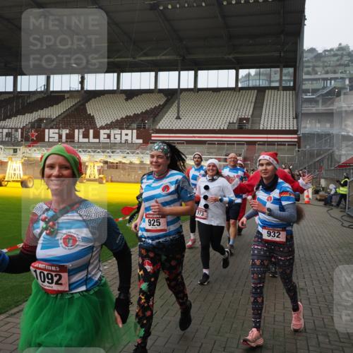 07.12.2025 - St. Pauli X-Mass-Run No. 15 Fabian Wolf http://msf.ph/oto/9407624 07.12.2025 11:05:52 Ziel 199, 298, 300, 659, 831, 924, 925, 927, 929, 932, 973, 1046, 1049, 1092, 1196, 1208, 1428, 1432, 1608, 2254, 2884, 3272, 3278 meine-sportfotos.de