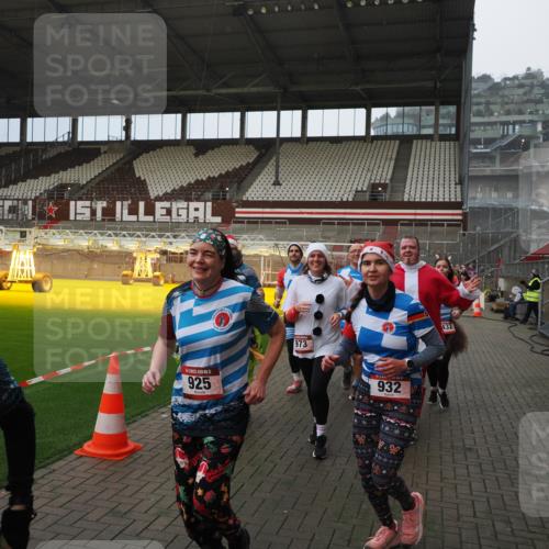 07.12.2025 - St. Pauli X-Mass-Run No. 15 Fabian Wolf http://msf.ph/oto/9407627 07.12.2025 11:05:52 Ziel 199, 298, 300, 659, 831, 924, 925, 927, 929, 932, 973, 1046, 1049, 1092, 1196, 1208, 1428, 1432, 1608, 2254, 2884, 3272, 3278 meine-sportfotos.de