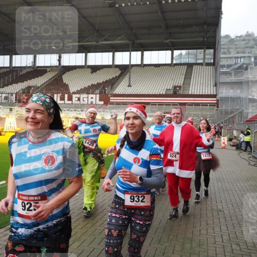 07.12.2025 - St. Pauli X-Mass-Run No. 15 Fabian Wolf http://msf.ph/oto/9407634 07.12.2025 11:05:52 Ziel 199, 298, 300, 659, 831, 924, 925, 927, 929, 932, 973, 1046, 1049, 1092, 1196, 1208, 1428, 1432, 1608, 2254, 2884, 3272, 3278 meine-sportfotos.de