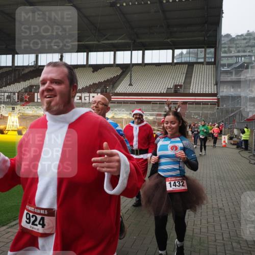 07.12.2025 - St. Pauli X-Mass-Run No. 15 Fabian Wolf http://msf.ph/oto/9407655 07.12.2025 11:05:54 Ziel 92, 298, 300, 659, 924, 925, 927, 929, 932, 973, 1025, 1092, 1196, 1208, 1428, 1432, 1608, 2254, 3272, 3278 meine-sportfotos.de