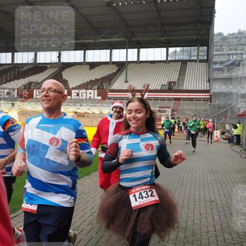 07.12.2025 - St. Pauli X-Mass-Run No. 15 Fabian Wolf http://msf.ph/oto/9407661 07.12.2025 11:05:54 Ziel 92, 298, 300, 659, 924, 925, 927, 929, 932, 973, 1025, 1092, 1196, 1208, 1428, 1432, 1608, 2254, 3272, 3278 meine-sportfotos.de