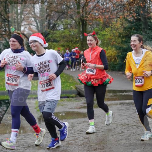 07.12.2025 - St. Pauli X-Mass-Run No. 15 Michael Burmester http://msf.ph/oto/9407672 07.12.2025 11:25:09 Laufen 2025, 15, 3800, 25, 15, 3798, 3086, 25, 61, 003 meine-sportfotos.de