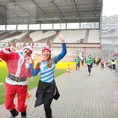 07.12.2025 - St. Pauli X-Mass-Run No. 15 Fabian Wolf http://msf.ph/oto/9407673 07.12.2025 11:05:55 Ziel 92, 298, 300, 659, 693, 924, 925, 927, 929, 932, 973, 1024, 1025, 1092, 1196, 1208, 1428, 1432, 1608, 1648, 2254, 3272, 3278 meine-sportfotos.de