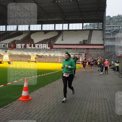 07.12.2025 - St. Pauli X-Mass-Run No. 15 Fabian Wolf http://msf.ph/oto/9407688 07.12.2025 11:05:58 Ziel 92, 298, 300, 659, 693, 854, 858, 878, 920, 924, 925, 927, 929, 932, 944, 973, 1024, 1025, 1092, 1196, 1208, 1428, 1432, 1608, 1648, 2243, 2245, 2254, 3272, 3278 meine-sportfotos.de