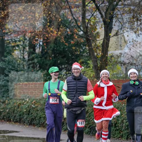 07.12.2025 - St. Pauli X-Mass-Run No. 15 Michael Burmester http://msf.ph/oto/9407692 07.12.2025 09:42:20 Laufen 304, 187 meine-sportfotos.de