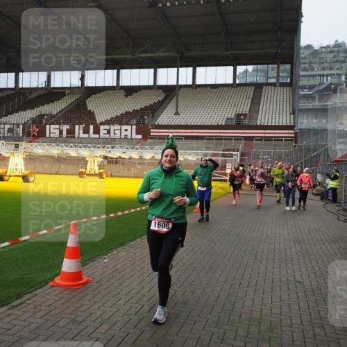 07.12.2025 - St. Pauli X-Mass-Run No. 15 Fabian Wolf http://msf.ph/oto/9407694 07.12.2025 11:05:58 Ziel 92, 298, 300, 659, 693, 854, 858, 878, 920, 924, 925, 927, 929, 932, 944, 973, 1024, 1025, 1092, 1196, 1208, 1428, 1432, 1608, 1648, 2243, 2245, 2254, 3272, 3278 meine-sportfotos.de