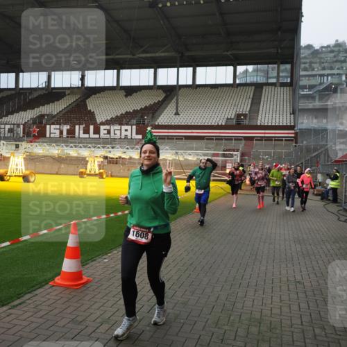 07.12.2025 - St. Pauli X-Mass-Run No. 15 Fabian Wolf http://msf.ph/oto/9407697 07.12.2025 11:05:58 Ziel 92, 298, 300, 659, 693, 854, 858, 878, 920, 924, 925, 927, 929, 932, 944, 973, 1024, 1025, 1092, 1196, 1208, 1428, 1432, 1608, 1648, 2243, 2245, 2254, 3272, 3278 meine-sportfotos.de