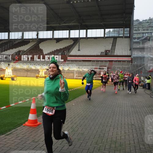07.12.2025 - St. Pauli X-Mass-Run No. 15 Fabian Wolf http://msf.ph/oto/9407700 07.12.2025 11:05:58 Ziel 92, 298, 300, 659, 693, 854, 858, 878, 920, 924, 925, 927, 929, 932, 944, 973, 1024, 1025, 1092, 1196, 1208, 1428, 1432, 1608, 1648, 2243, 2245, 2254, 3272, 3278 meine-sportfotos.de