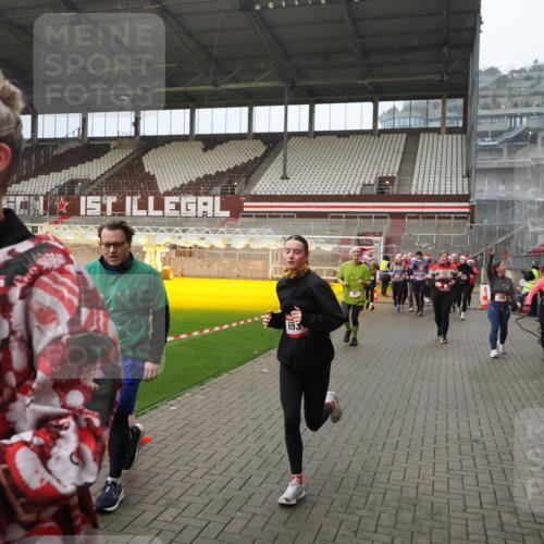 07.12.2025 - St. Pauli X-Mass-Run No. 15 Fabian Wolf http://msf.ph/oto/9407739 07.12.2025 11:06:02 Ziel 92, 298, 300, 402, 403, 659, 693, 854, 858, 878, 920, 924, 925, 927, 929, 944, 973, 1024, 1025, 1208, 1223, 1229, 1287, 1428, 1429, 1430, 1432, 1608, 1648, 2243, 2245, 3272, 3278, 4579, 4581, 4583, 4585, 4587 meine-sportfotos.de