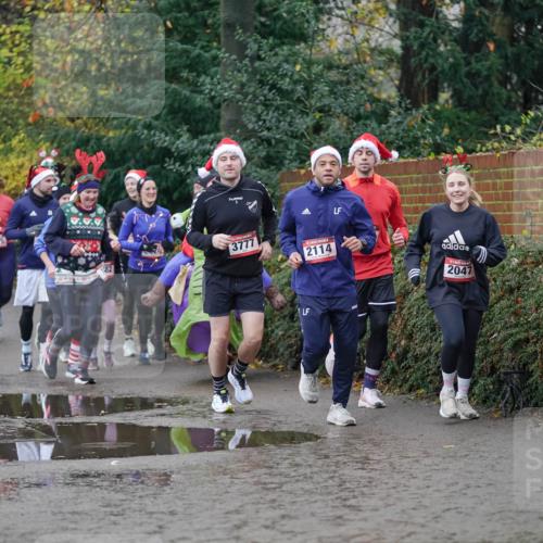 07.12.2025 - St. Pauli X-Mass-Run No. 15 Michael Burmester http://msf.ph/oto/9407762 07.12.2025 11:25:17 Laufen 1276, 82, 3777, 2114, 2047 meine-sportfotos.de