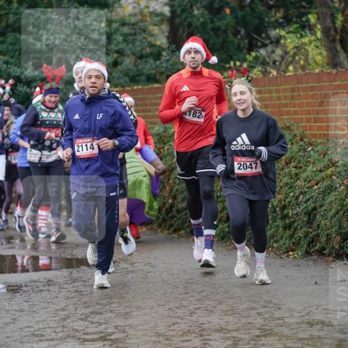 07.12.2025 - St. Pauli X-Mass-Run No. 15 Michael Burmester http://msf.ph/oto/9407780 07.12.2025 11:25:19 Laufen 1275, 181, 2114, 182, 2047 meine-sportfotos.de