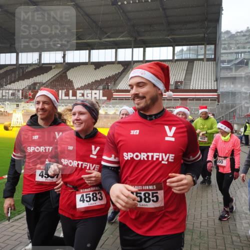 07.12.2025 - St. Pauli X-Mass-Run No. 15 Fabian Wolf http://msf.ph/oto/9407834 07.12.2025 11:06:10 Ziel 92, 204, 298, 300, 402, 403, 414, 556, 659, 693, 854, 858, 878, 920, 944, 1024, 1025, 1223, 1229, 1287, 1429, 1430, 1648, 2243, 2245, 4579, 4581, 4583, 4585, 4587 meine-sportfotos.de