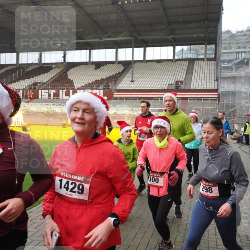 07.12.2025 - St. Pauli X-Mass-Run No. 15 Fabian Wolf http://msf.ph/oto/9407853 07.12.2025 11:06:11 Ziel 92, 204, 300, 402, 403, 414, 556, 659, 693, 854, 858, 878, 920, 944, 1024, 1025, 1223, 1229, 1287, 1403, 1429, 1430, 1648, 2243, 2245, 4579, 4581, 4583, 4585, 4587 meine-sportfotos.de