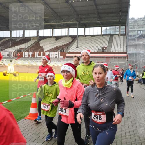 07.12.2025 - St. Pauli X-Mass-Run No. 15 Fabian Wolf http://msf.ph/oto/9407859 07.12.2025 11:06:11 Ziel 92, 204, 300, 402, 403, 414, 556, 659, 693, 854, 858, 878, 920, 944, 1024, 1025, 1223, 1229, 1287, 1403, 1429, 1430, 1648, 2243, 2245, 4579, 4581, 4583, 4585, 4587 meine-sportfotos.de