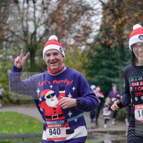 07.12.2025 - St. Pauli X-Mass-Run No. 15 Michael Burmester http://msf.ph/oto/9407902 07.12.2025 09:42:53 Laufen 15, 940, 10 meine-sportfotos.de