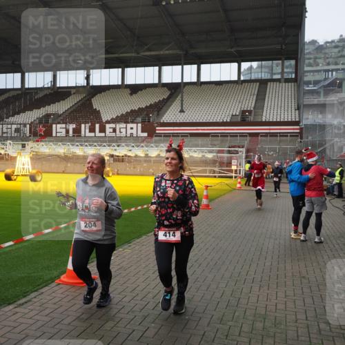 07.12.2025 - St. Pauli X-Mass-Run No. 15 Fabian Wolf http://msf.ph/oto/9407931 07.12.2025 11:06:16 Ziel 204, 402, 403, 414, 474, 486, 556, 854, 858, 878, 920, 944, 1223, 1229, 1287, 1403, 1429, 1430, 2243, 2245, 4579, 4581, 4583, 4585, 4587 meine-sportfotos.de