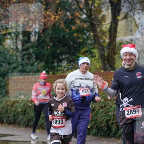 07.12.2025 - St. Pauli X-Mass-Run No. 15 Michael Burmester http://msf.ph/oto/9407964 07.12.2025 09:42:59 Laufen 15, 3093, 984, 15, 2894 meine-sportfotos.de