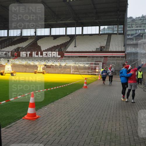 07.12.2025 - St. Pauli X-Mass-Run No. 15 Fabian Wolf http://msf.ph/oto/9407994 07.12.2025 11:06:23 Ziel 204, 414, 474, 486, 556, 1403, 1440, 1442 meine-sportfotos.de