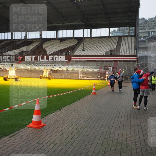 07.12.2025 - St. Pauli X-Mass-Run No. 15 Fabian Wolf http://msf.ph/oto/9407997 07.12.2025 11:06:23 Ziel 204, 414, 474, 486, 556, 1403, 1440, 1442 meine-sportfotos.de