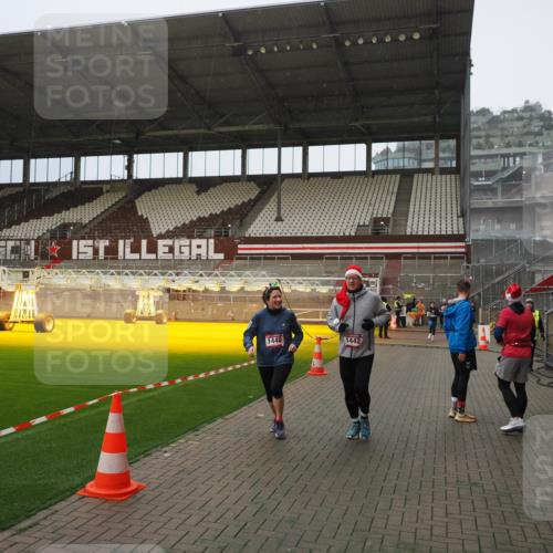 07.12.2025 - St. Pauli X-Mass-Run No. 15 Fabian Wolf http://msf.ph/oto/9408012 07.12.2025 11:06:26 Ziel 204, 414, 474, 486, 1403, 1440, 1442, 1556, 1564 meine-sportfotos.de