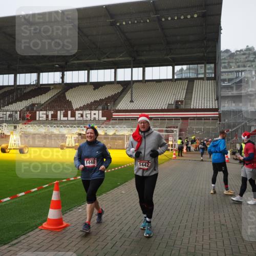07.12.2025 - St. Pauli X-Mass-Run No. 15 Fabian Wolf http://msf.ph/oto/9408024 07.12.2025 11:06:27 Ziel 204, 414, 474, 486, 1403, 1440, 1442, 1556, 1564 meine-sportfotos.de