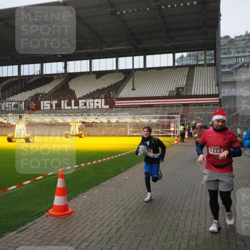 07.12.2025 - St. Pauli X-Mass-Run No. 15 Fabian Wolf http://msf.ph/oto/9408058 07.12.2025 11:06:31 Ziel 474, 486, 565, 1285, 1286, 1403, 1440, 1442, 1556, 1564 meine-sportfotos.de
