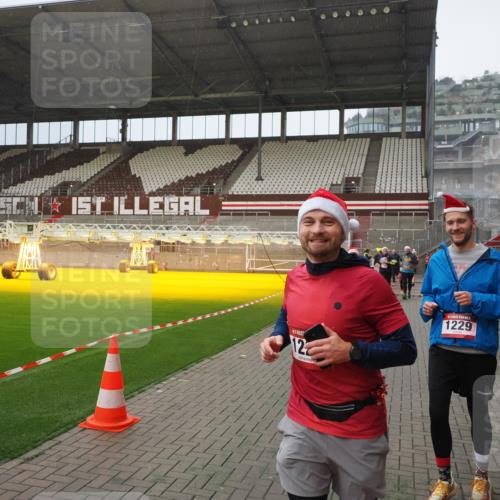 07.12.2025 - St. Pauli X-Mass-Run No. 15 Fabian Wolf http://msf.ph/oto/9408079 07.12.2025 11:06:32 Ziel 474, 486, 565, 1285, 1286, 1440, 1442, 1556, 1564 meine-sportfotos.de