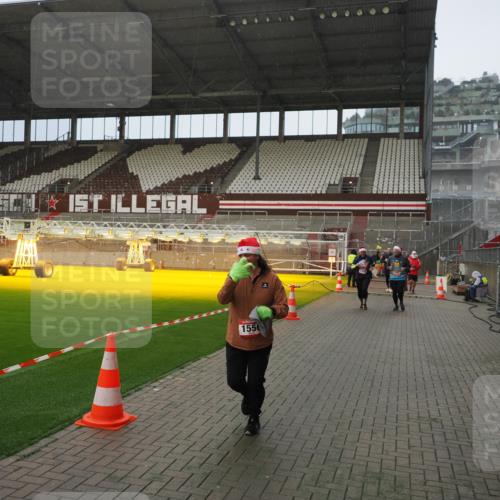 07.12.2025 - St. Pauli X-Mass-Run No. 15 Fabian Wolf http://msf.ph/oto/9408099 07.12.2025 11:06:34 Ziel 359, 382, 565, 1285, 1286, 1440, 1442, 1556, 1564 meine-sportfotos.de