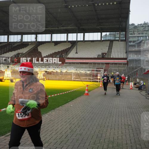 07.12.2025 - St. Pauli X-Mass-Run No. 15 Fabian Wolf http://msf.ph/oto/9408112 07.12.2025 11:06:35 Ziel 359, 382, 565, 1285, 1286, 1440, 1442, 1556, 1564 meine-sportfotos.de
