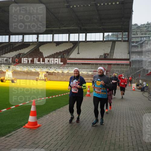 07.12.2025 - St. Pauli X-Mass-Run No. 15 Fabian Wolf http://msf.ph/oto/9408127 07.12.2025 11:06:38 Ziel 359, 382, 565, 1285, 1286, 1440, 1442, 1556, 1564, 4582, 4588 meine-sportfotos.de