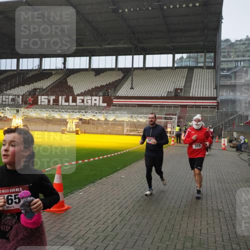 07.12.2025 - St. Pauli X-Mass-Run No. 15 Fabian Wolf http://msf.ph/oto/9408159 07.12.2025 11:06:41 Ziel 359, 382, 565, 1285, 1286, 1556, 1564, 1708, 4582, 4588 meine-sportfotos.de