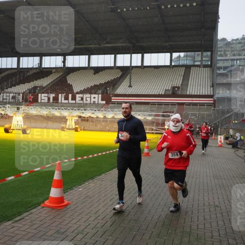 07.12.2025 - St. Pauli X-Mass-Run No. 15 Fabian Wolf http://msf.ph/oto/9408165 07.12.2025 11:06:41 Ziel 359, 382, 565, 1285, 1286, 1556, 1564, 1708, 4582, 4588 meine-sportfotos.de