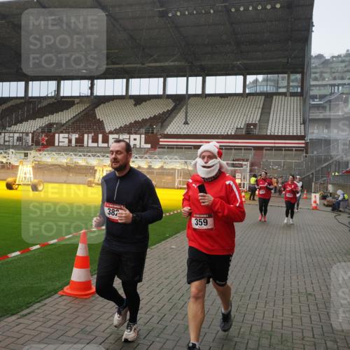 07.12.2025 - St. Pauli X-Mass-Run No. 15 Fabian Wolf http://msf.ph/oto/9408174 07.12.2025 11:06:42 Ziel 359, 382, 565, 1285, 1286, 1556, 1564, 1708, 4582, 4588 meine-sportfotos.de