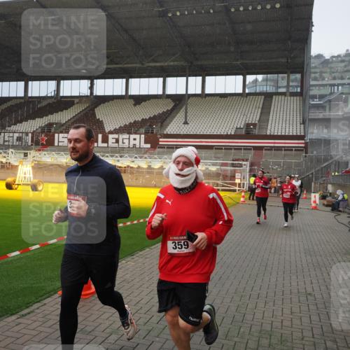 07.12.2025 - St. Pauli X-Mass-Run No. 15 Fabian Wolf http://msf.ph/oto/9408177 07.12.2025 11:06:42 Ziel 359, 382, 565, 1285, 1286, 1556, 1564, 1708, 4582, 4588 meine-sportfotos.de