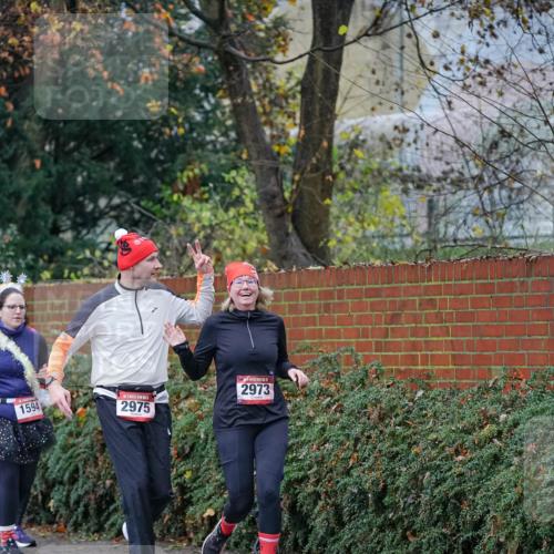 07.12.2025 - St. Pauli X-Mass-Run No. 15 Michael Burmester http://msf.ph/oto/9408184 07.12.2025 09:43:25 Laufen 1594, 2975, 2973 meine-sportfotos.de