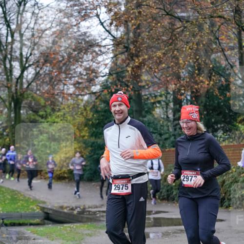 07.12.2025 - St. Pauli X-Mass-Run No. 15 Michael Burmester http://msf.ph/oto/9408229 07.12.2025 09:43:29 Laufen 15, 2975, 2973 meine-sportfotos.de