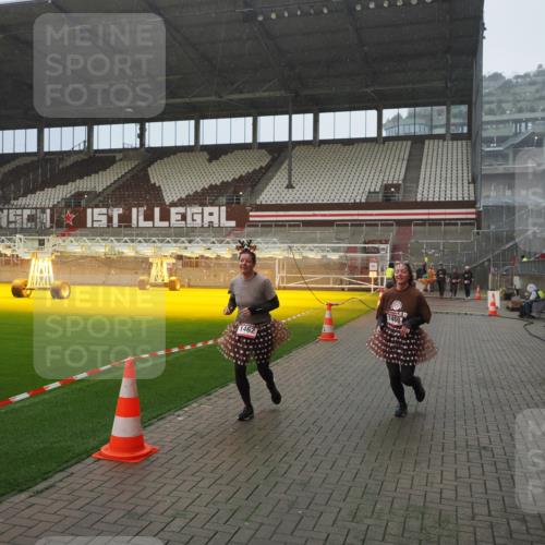 07.12.2025 - St. Pauli X-Mass-Run No. 15 Fabian Wolf http://msf.ph/oto/9408240 07.12.2025 11:06:54 Ziel 595, 1462, 1469, 1708, 4582, 4588 meine-sportfotos.de