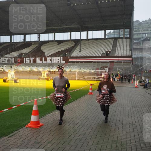 07.12.2025 - St. Pauli X-Mass-Run No. 15 Fabian Wolf http://msf.ph/oto/9408246 07.12.2025 11:06:54 Ziel 595, 1462, 1469, 1708, 4582, 4588 meine-sportfotos.de